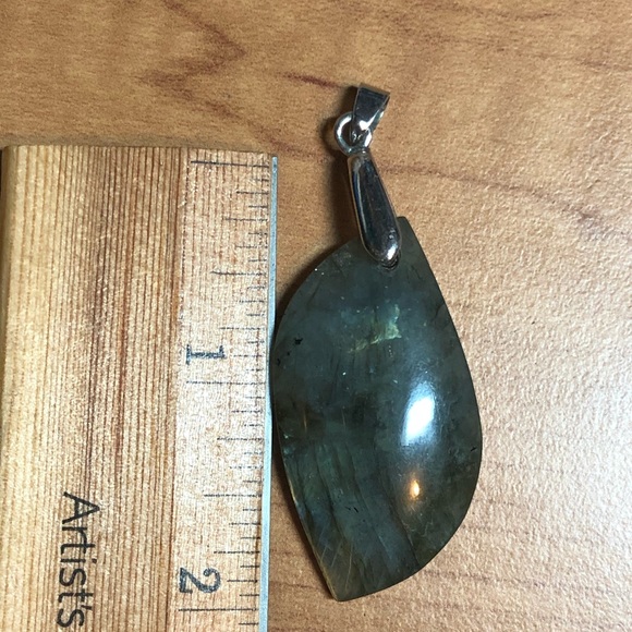 Labradorite Pendant - Picture 4 of 4